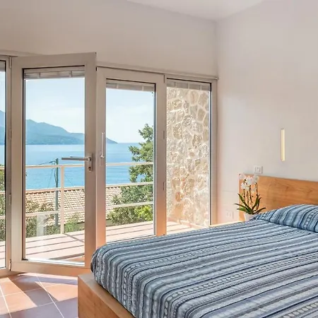 Occhiata 62, Emma Villas Villa